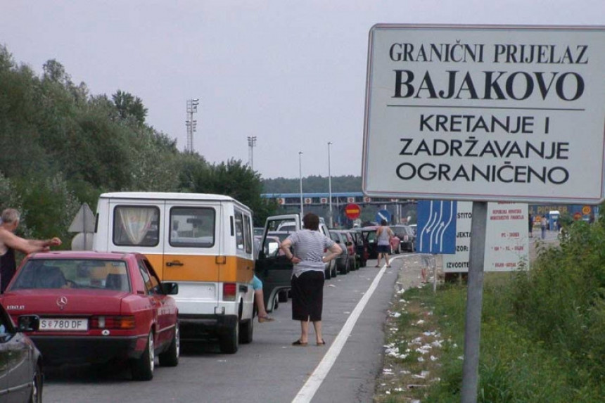 Bajakovo: Ne mogu ni Srbi, ni srpska vozila