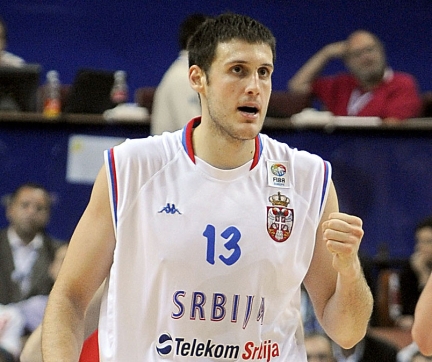 Perović potpisuje, Cvele opet aktuelan!