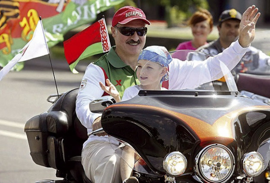 Kolja sa tatom u visokoj politici