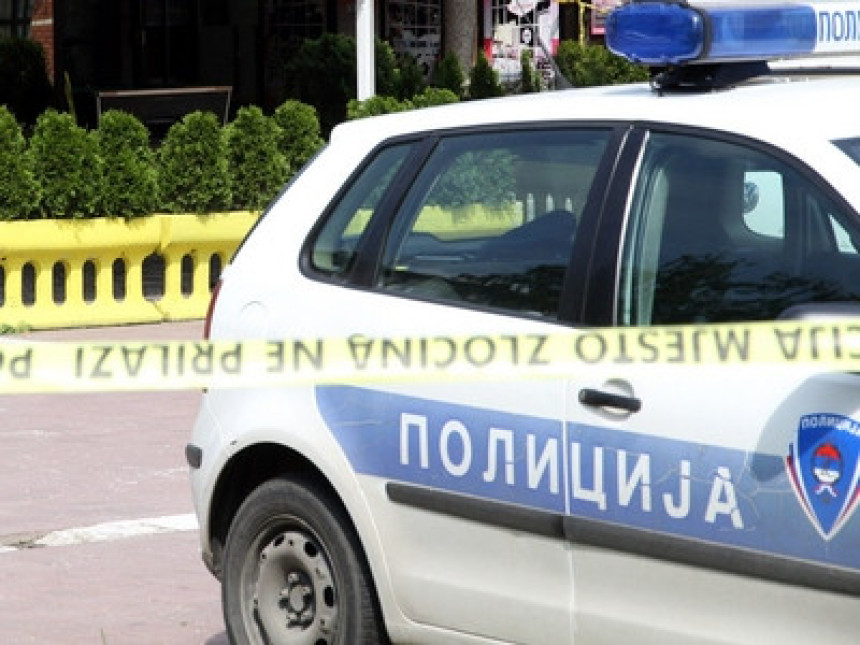 Presjekao vene u spavaćoj sobi
