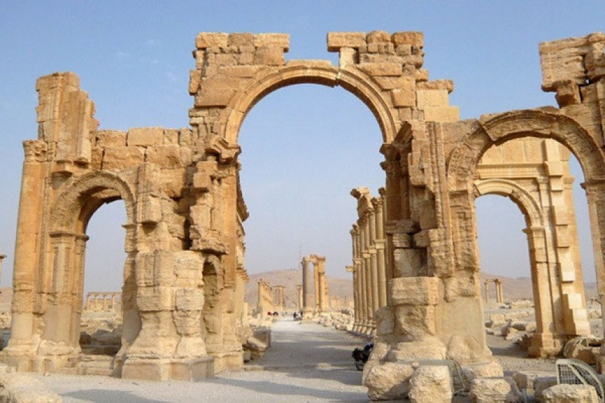 "ИД" у Палмири уништила Тријумфалну капију 