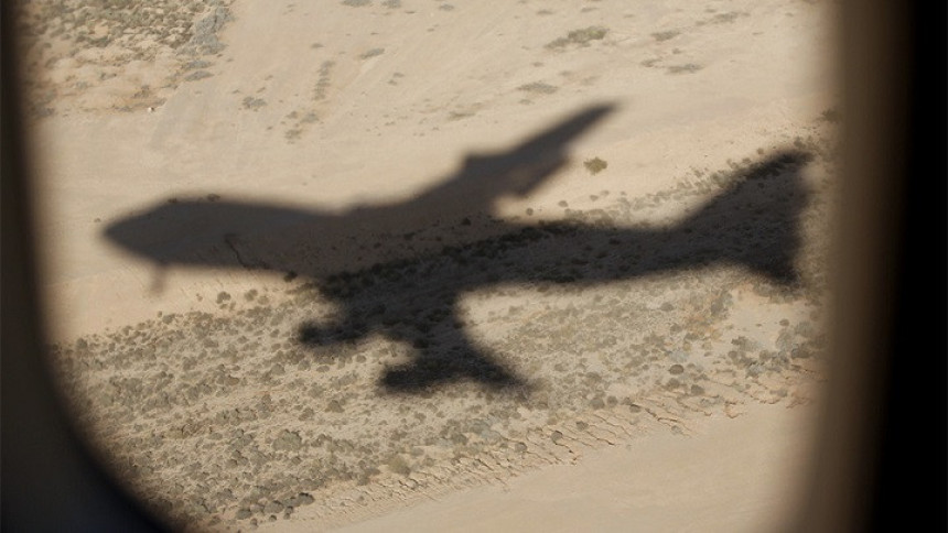 Pilot umro, kopilot spustio avion