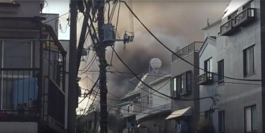 U prenosu uživo spalio kuću