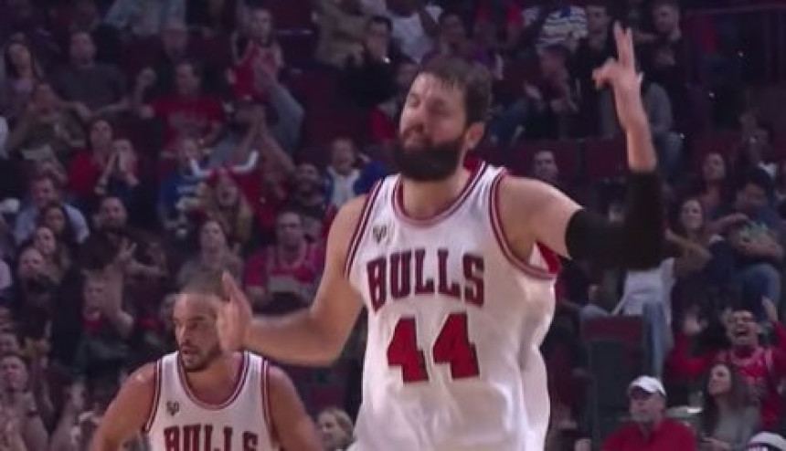 Video: Mirotić trojke slavio sa podignuta tri prsta!