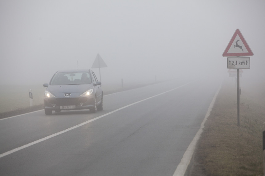 Magla, klizavi kolovozi, radovi na putu...