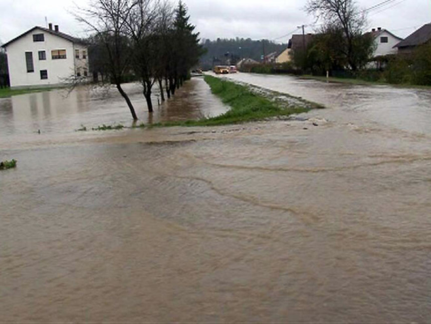 Poplavljene kuće u Kozarskoj Dubici