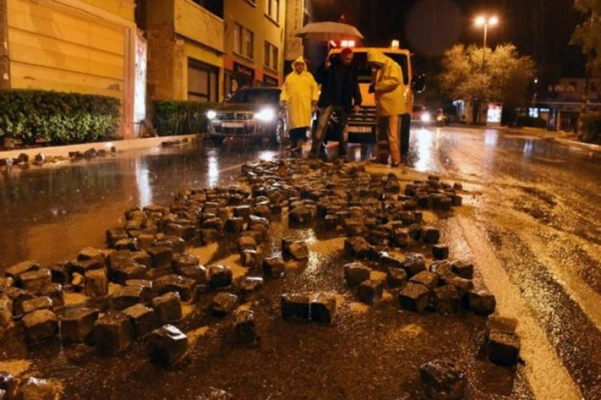 Potop u Hrvatskoj, ostrva odsječena