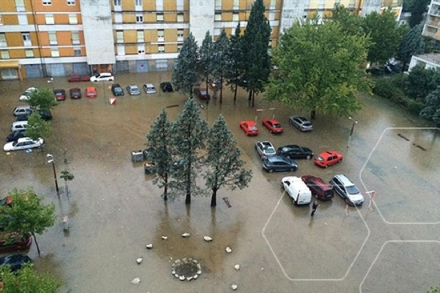Поплављена поједина насеља и у Мостару