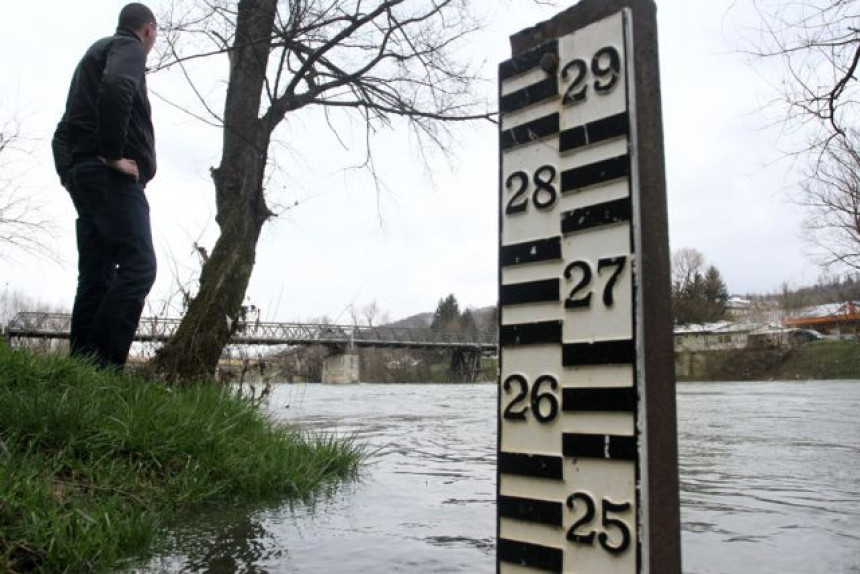 U Kostajnici stagnacija vodostaja rijeke Une
