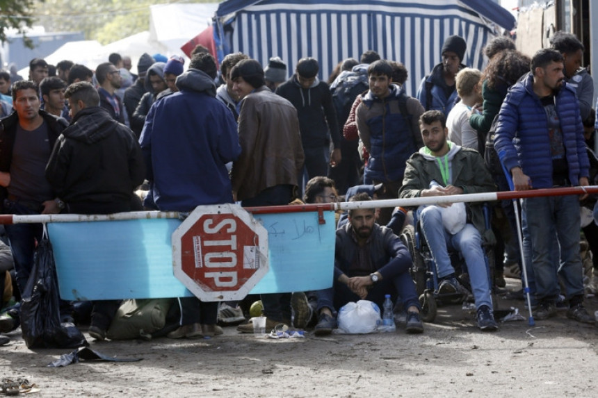 Хиљаде миграната  блокирано у Србији
