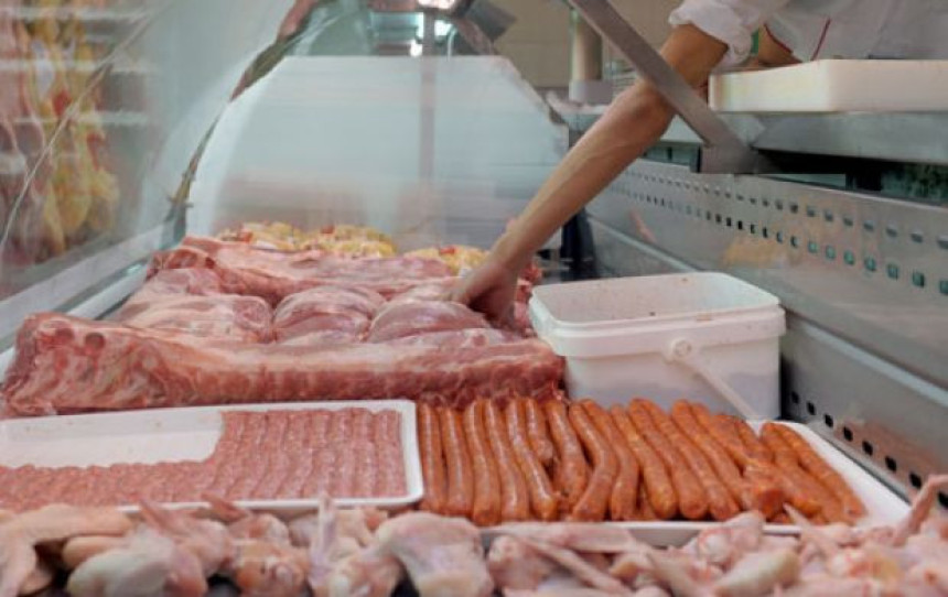 Na rafovima hrana bez važeće deklaracije