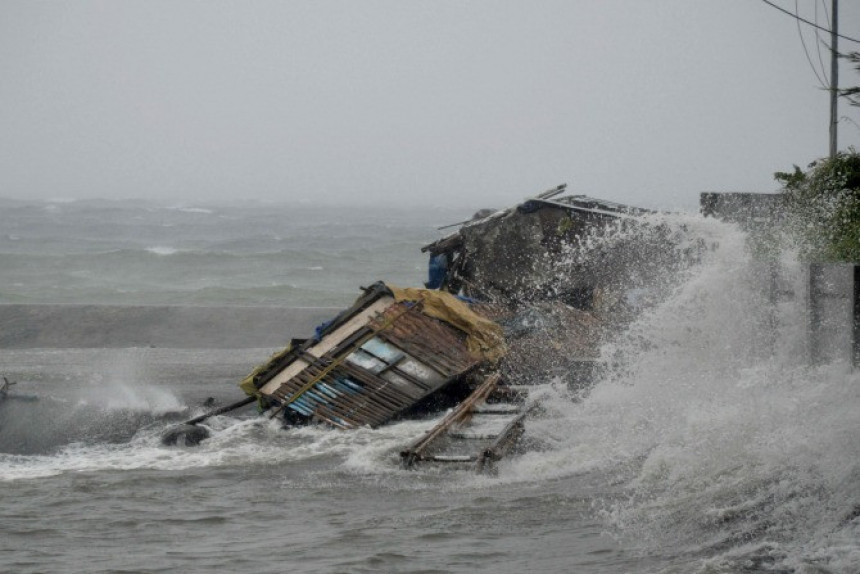 Филипини: Тајфун однио десетине живота