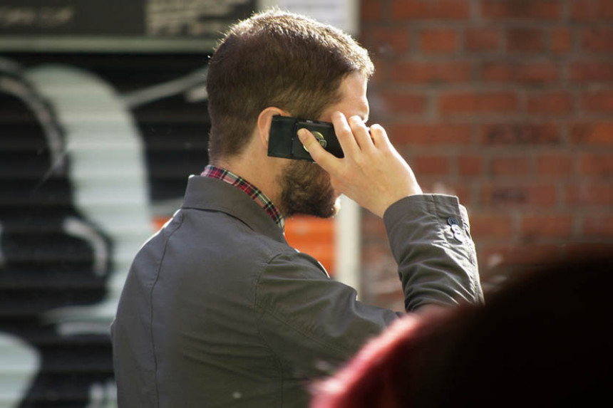 Mobilni telefon oštećuje kičmu