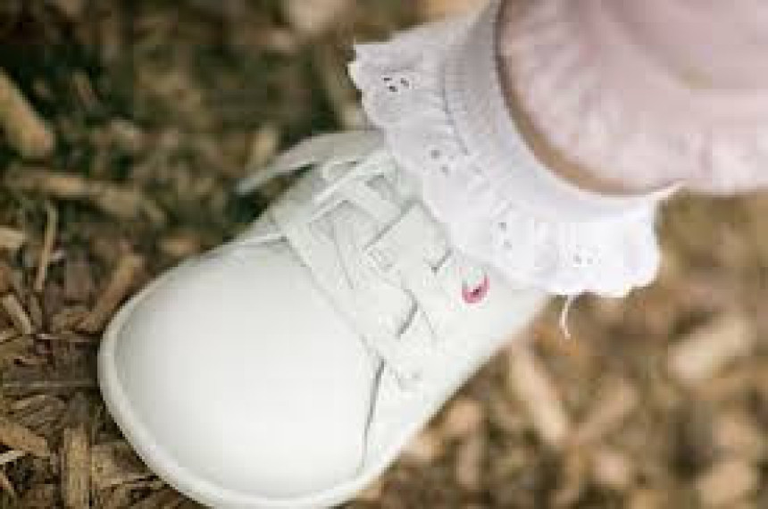 Bez cipelica dok beba ne prohoda