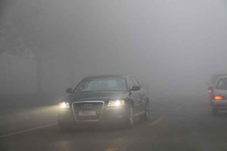Smanjena vidljivost na putevima zbog magle