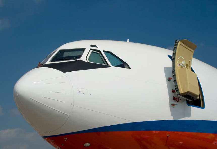 Šta bi se dogodilo da se otvore vrata aviona u toku leta?