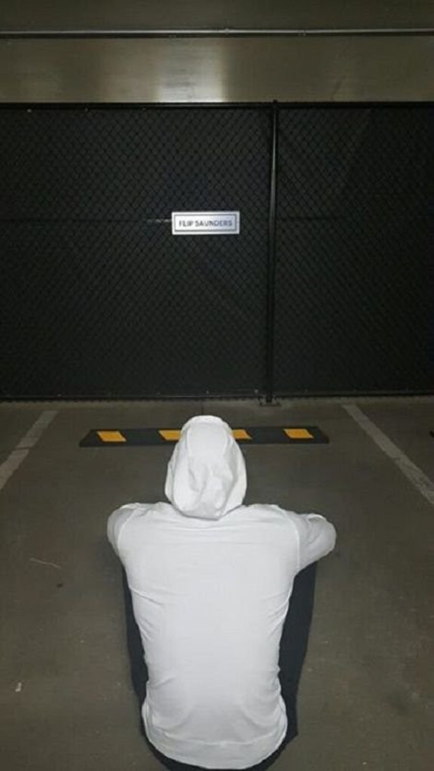 Како је једна фотографија са паркинга уздрмала НБА...