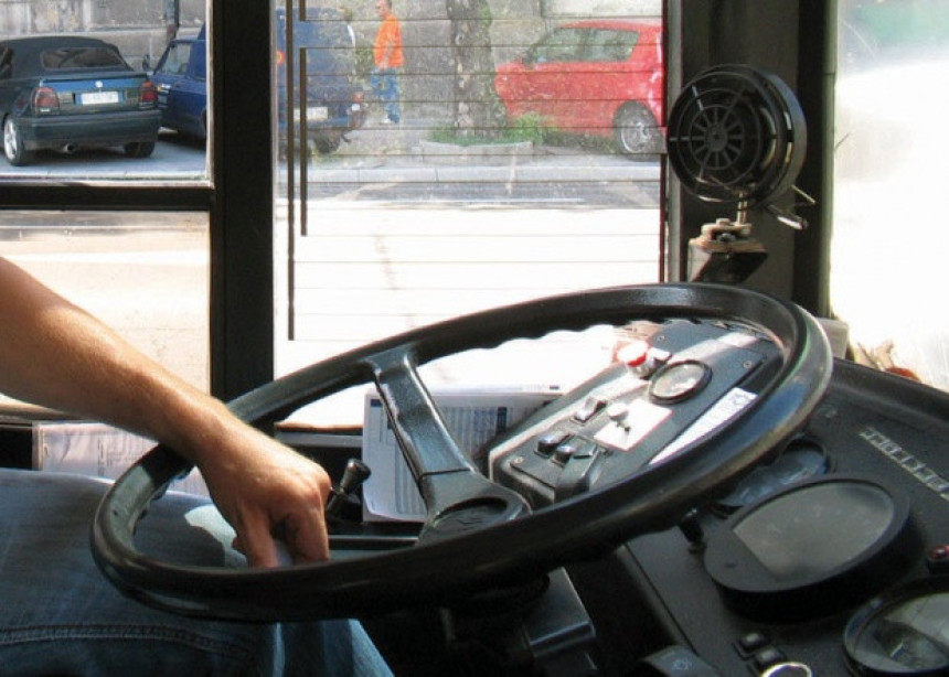 Bez dozvole godinama vozio – autobus!