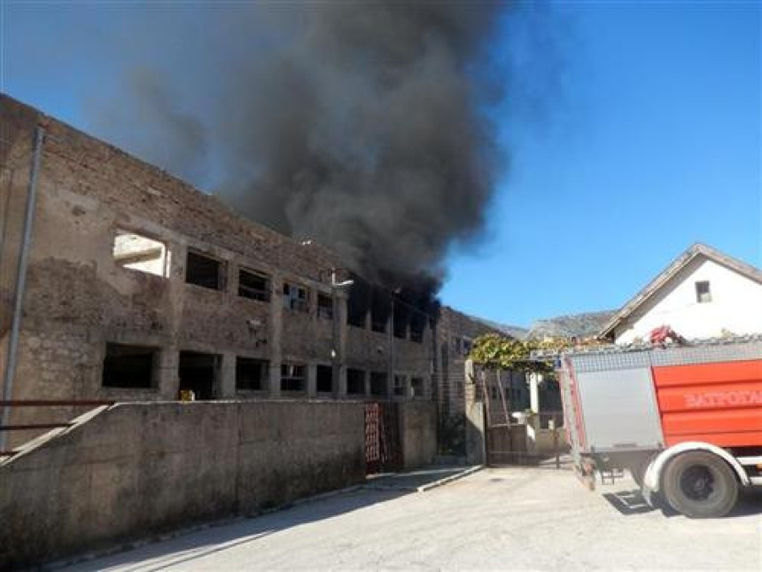 Trebinje: Požar u starom "Novoteksu"