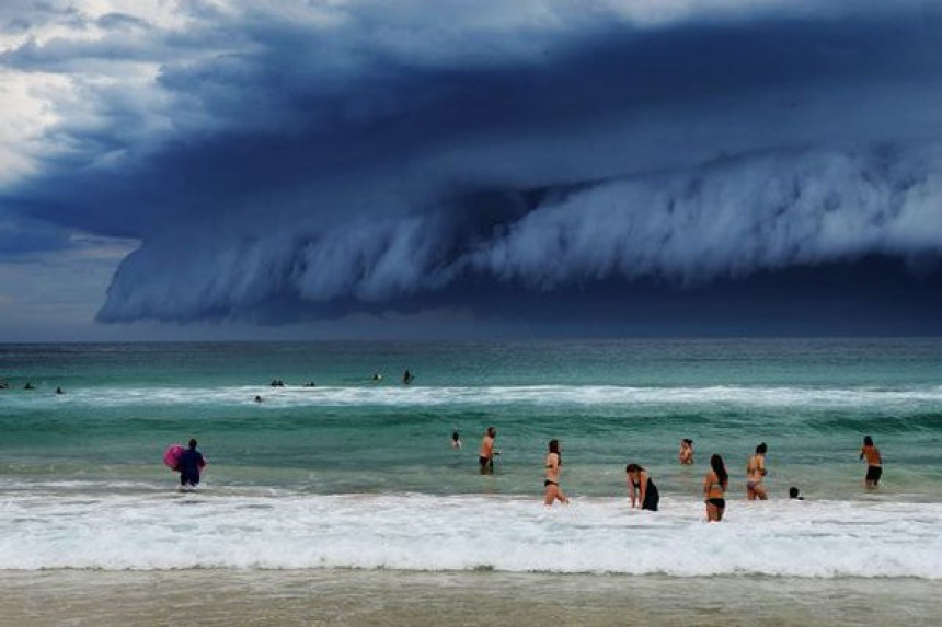 Sidnej: Ovakav cunami sigurno niste vidjeli!