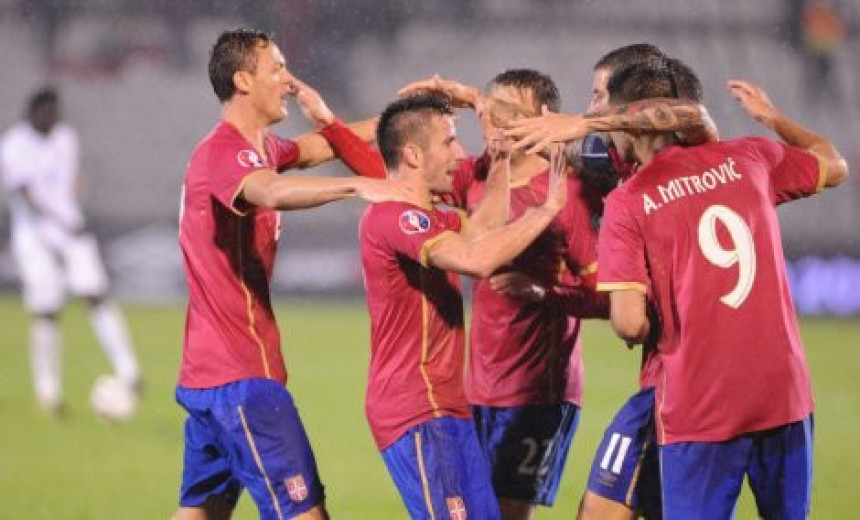 Српски фудбалери пред меч са Чесима...