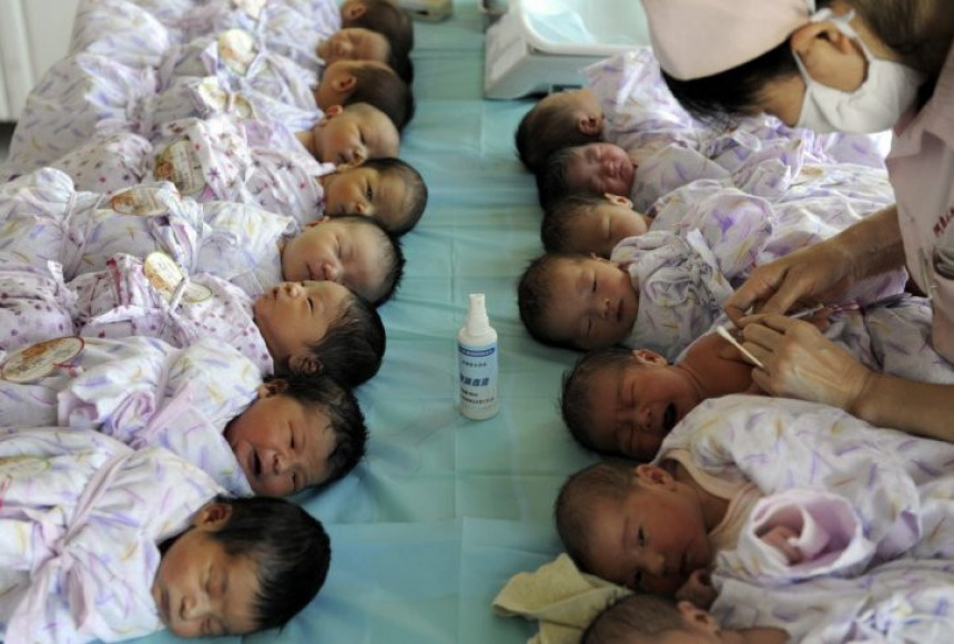 Milioni beba više zbog politike dvoje dece