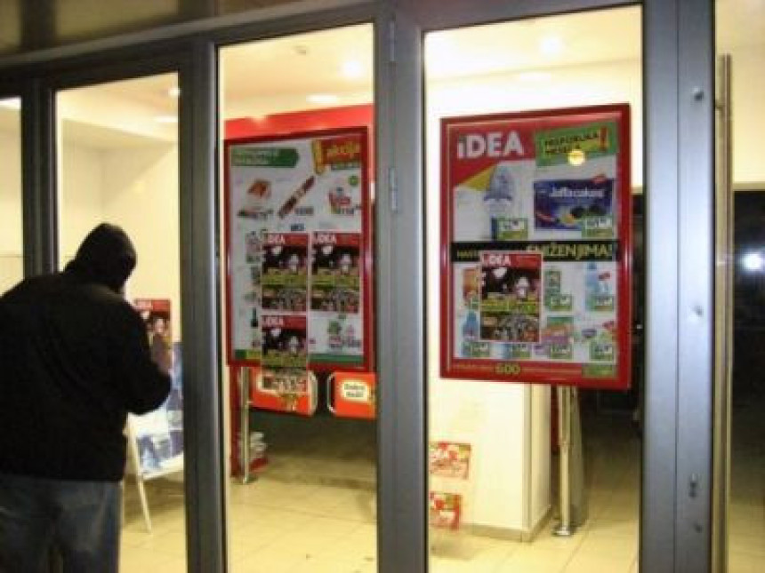 Na "Ideinim" izlozima fotografije srpskih kolona iz "Oluje"