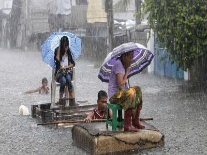 У тајфуну на Филипинима 475 мртвих, 200.000 људи без кућа