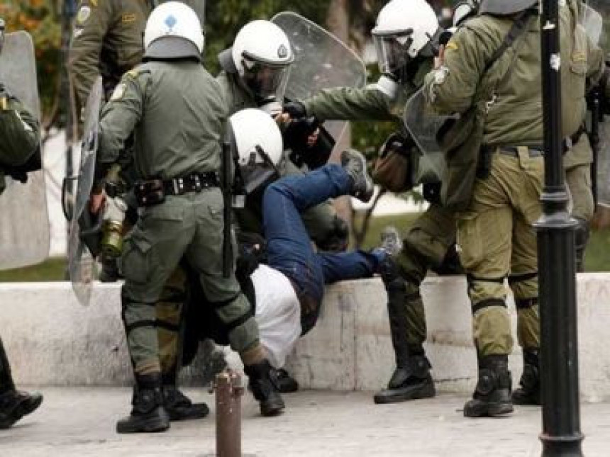 Сукоби на протесту средњошколаца у Атини и Солуну