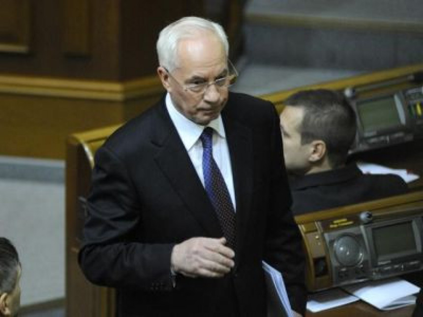 Азаров поново премијер након физичких обрачуна у парламенту