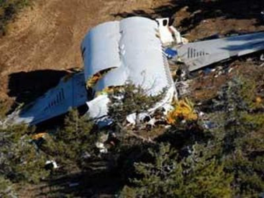 U padu aviona jedno lice poginulo, a osam preživjelo