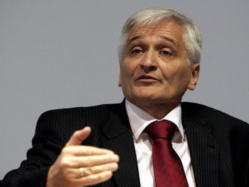 Pokušaji izazivanja raskola samo jačaju SNSD