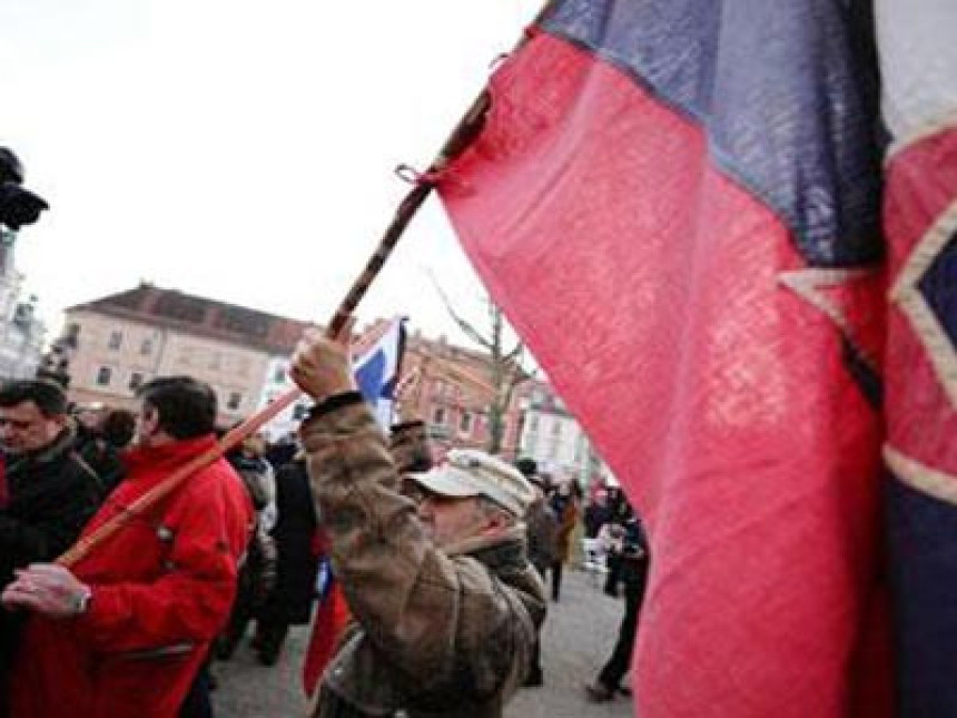 Без већих инцидената на протесту, ухапшене две особе