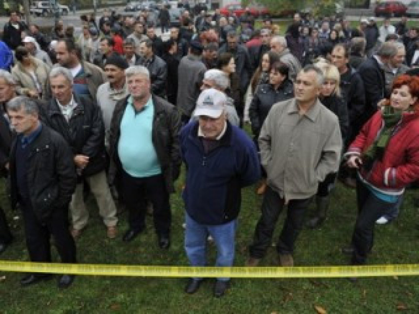 PROTEST POLJOPRIVREDNIKA PRED ZGRADOM VLADE