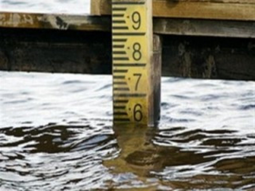 Сремска Рача: И даље ванредна одбрана од поплава 