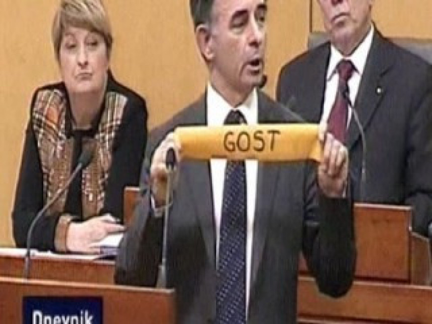 PUPOVAC: Ko je gost u Hrvatskoj?