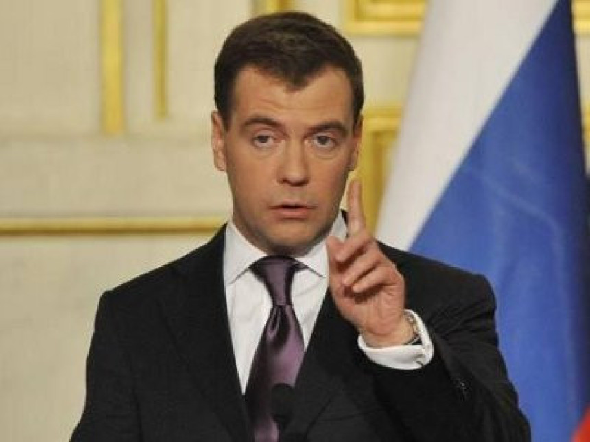 MEDVEDEV UPOZORIO: Preispitaćemo učešće evra u ruskim rezervama