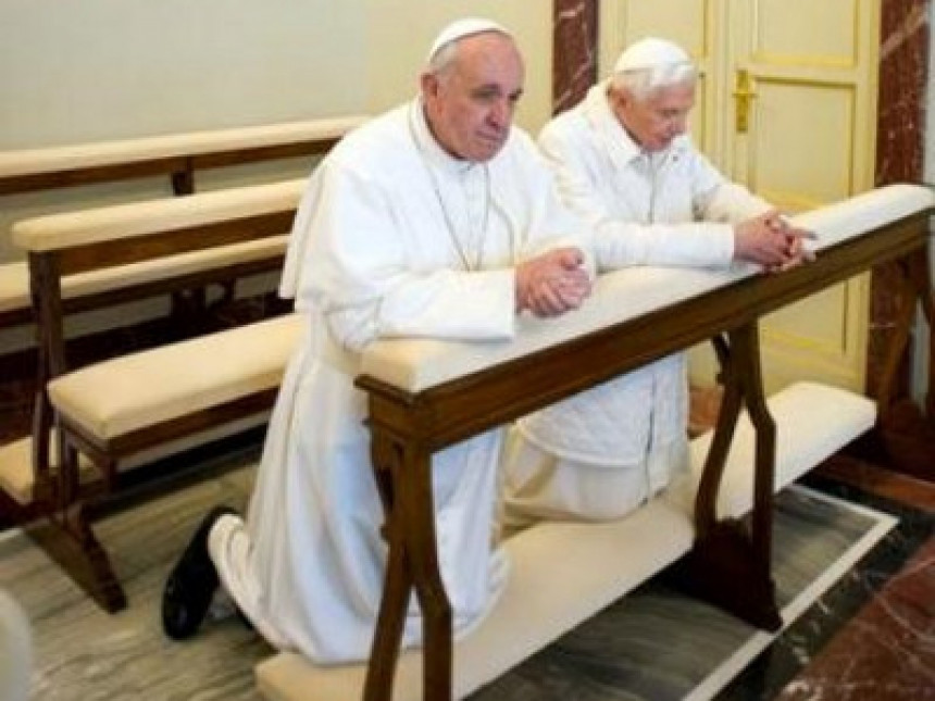 Istorijski susret novog i starog pape