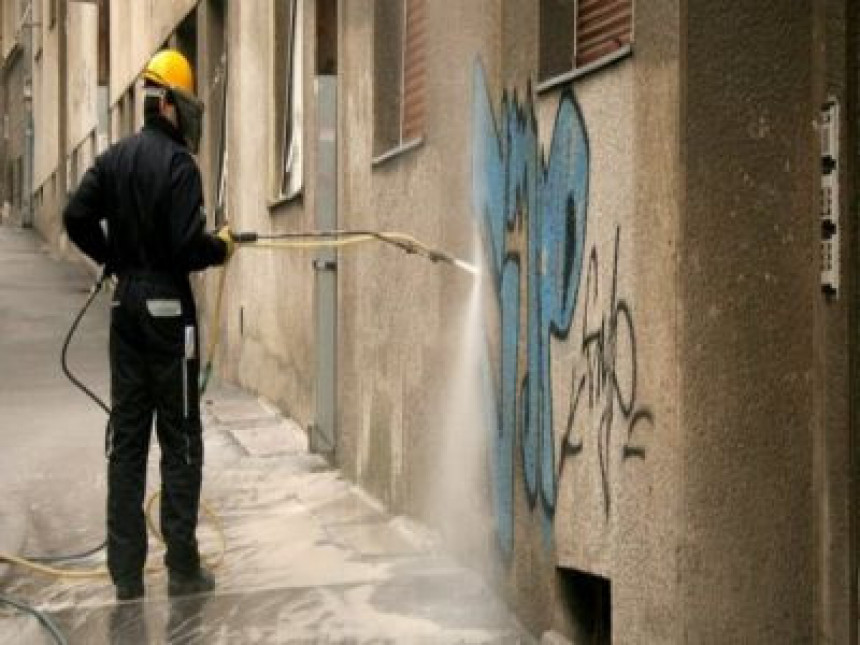 У Суботици освануо графит "Смрт Србима"