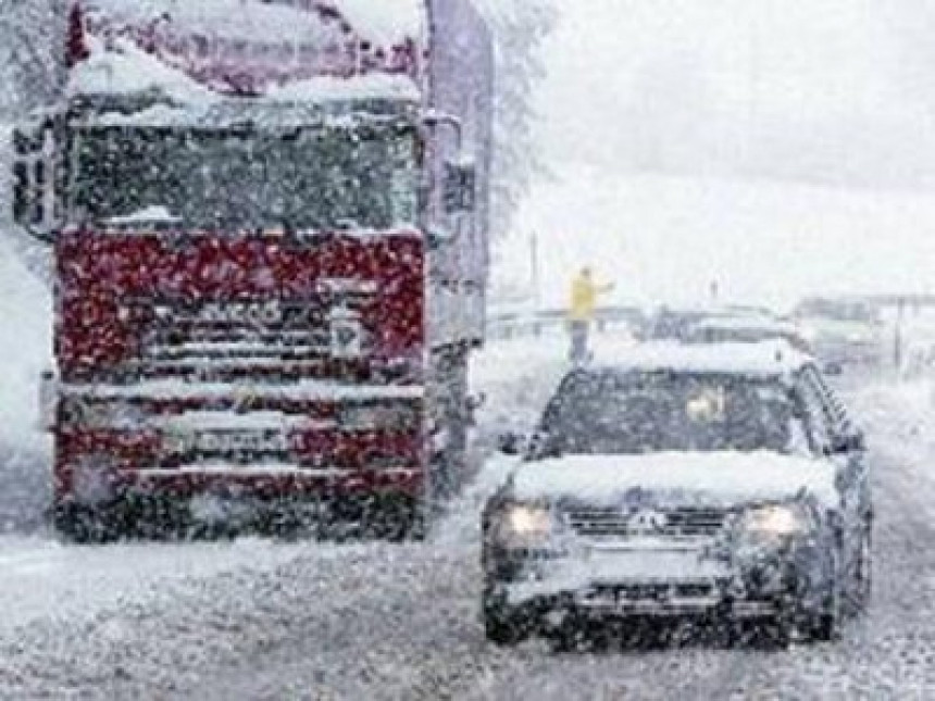 U Republici Srpskoj otežan saobraćaj, zbog snijega
