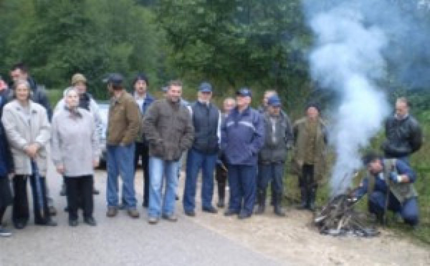 Blokada puta zbog smjene direktora