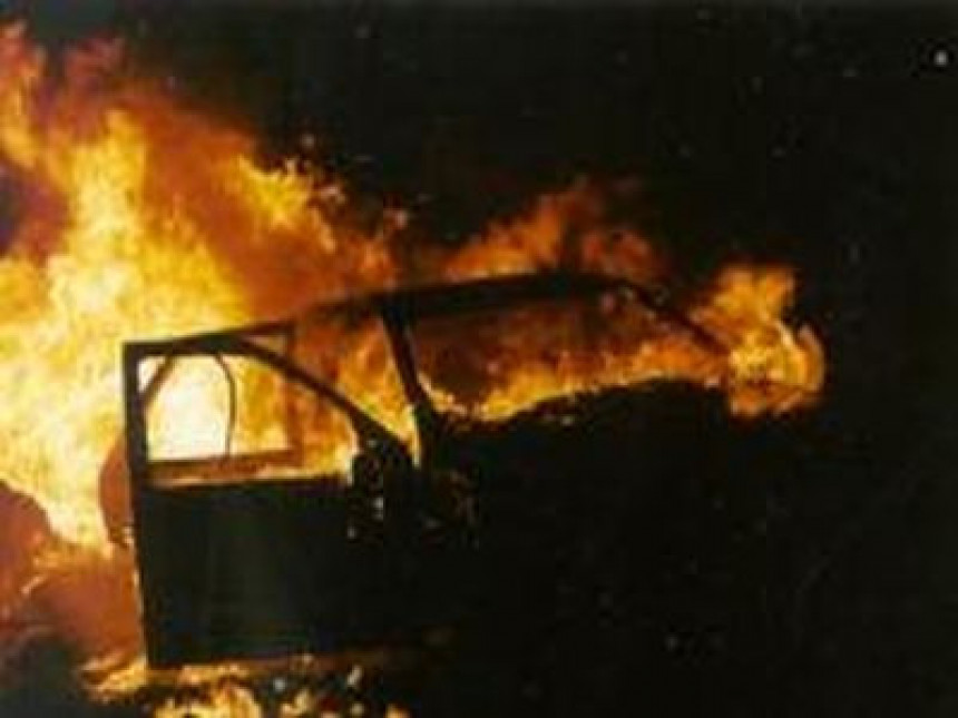 BANJALUKA: Zapaljen automobil na Krčmaricama