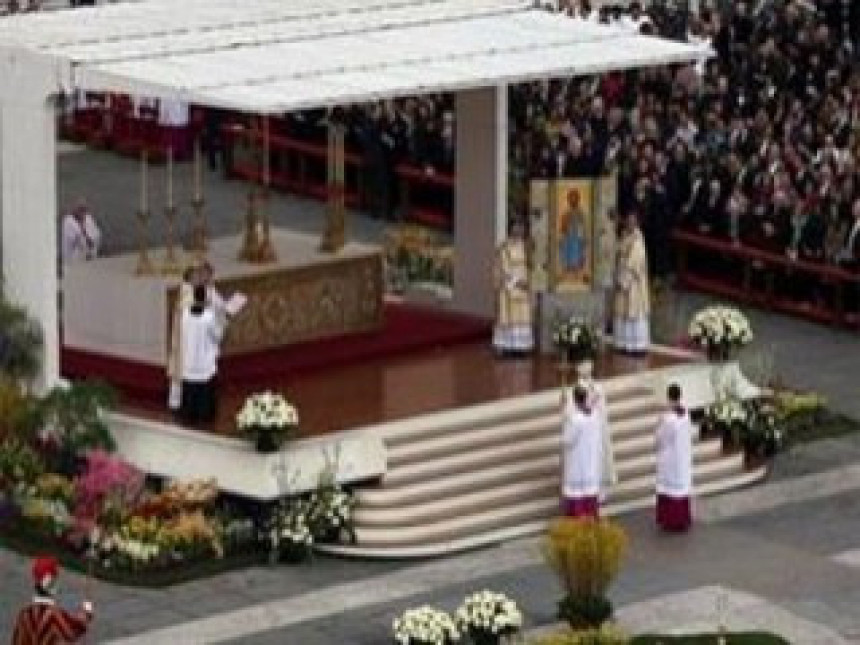 Папа Фрањо апеловао за мир