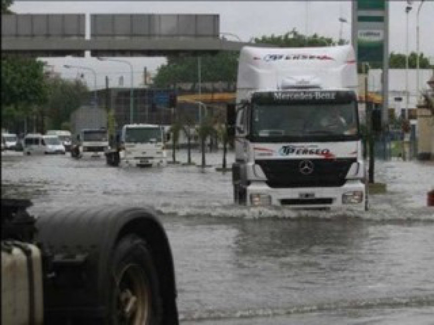 Због невремена погинуло пет особа