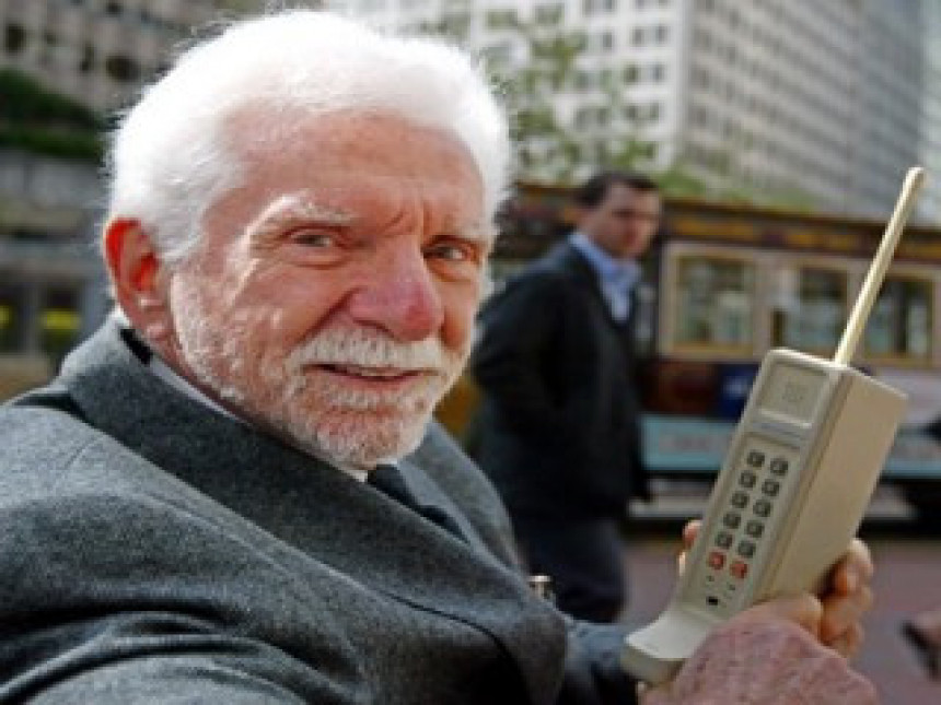 Mobilni telefon napunio 40 godina