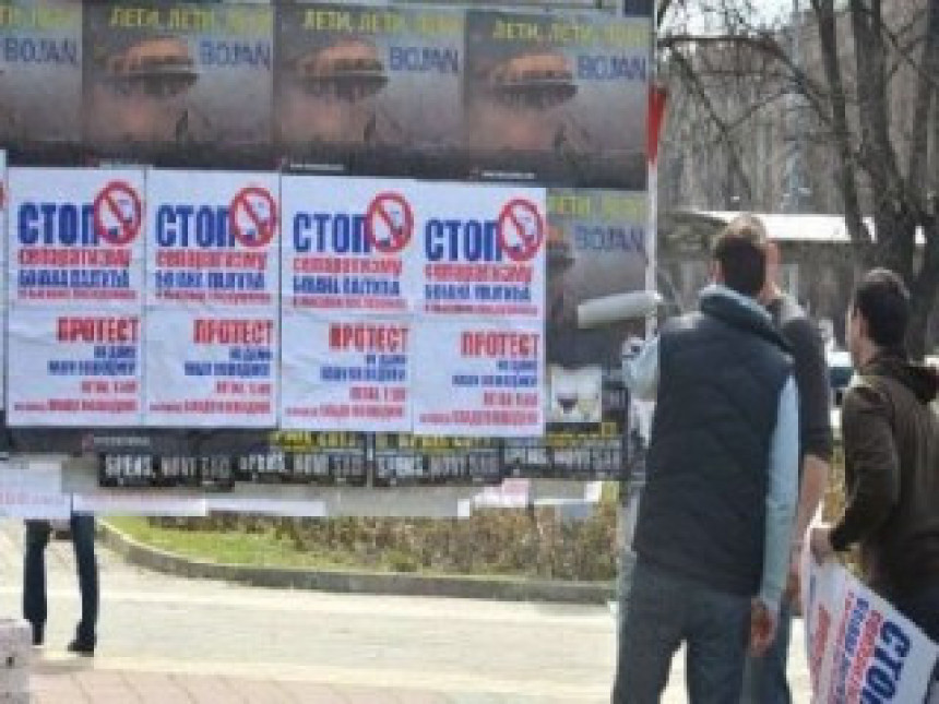 Novi Sad: “Rat plakatima” uoči protesta