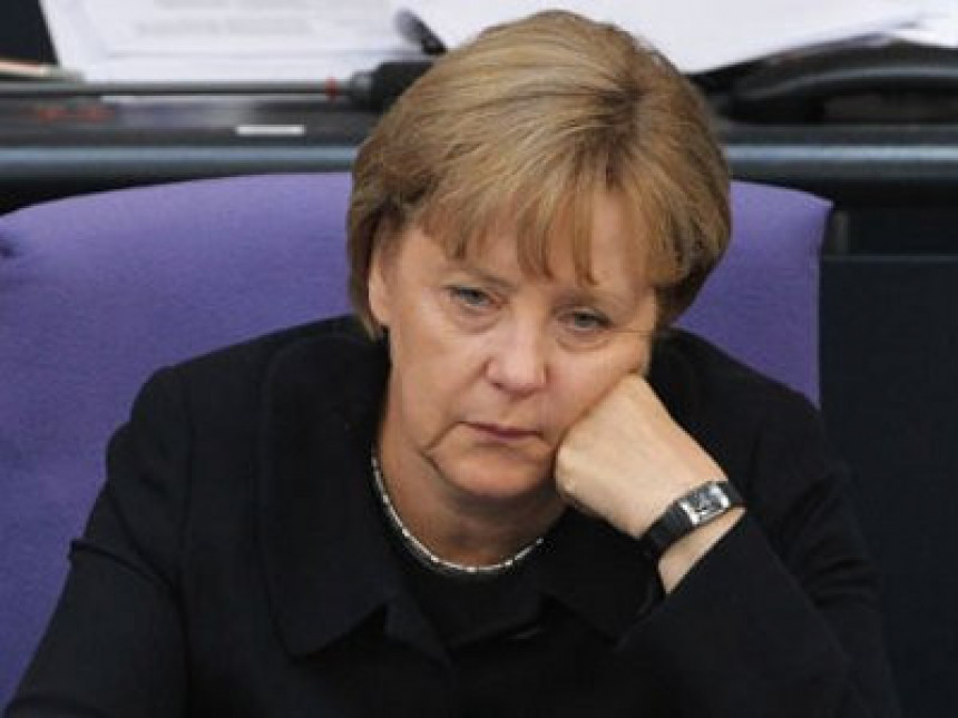 Меркеловој вртоглаво опада популарност