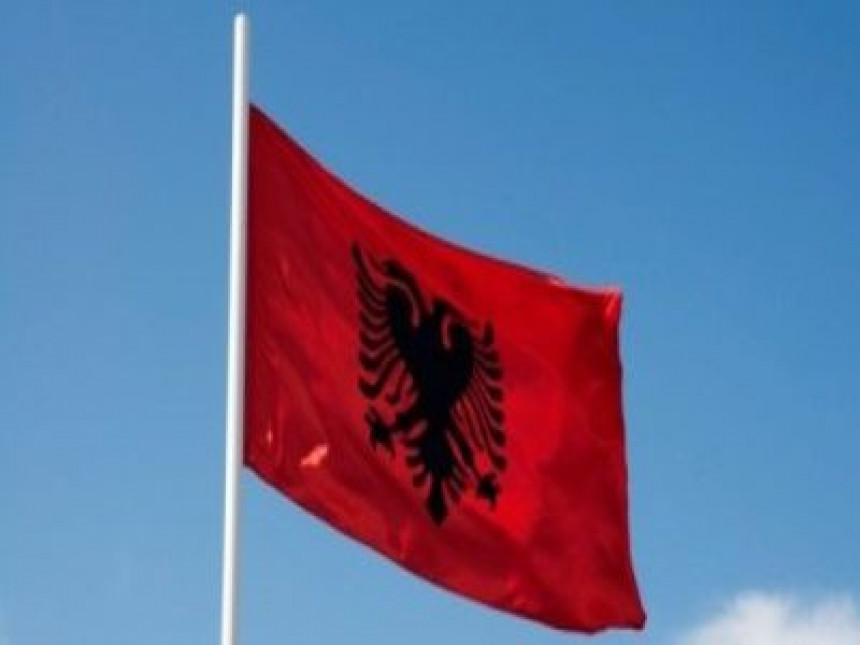 Albanske zastave na zapadu Makedonije