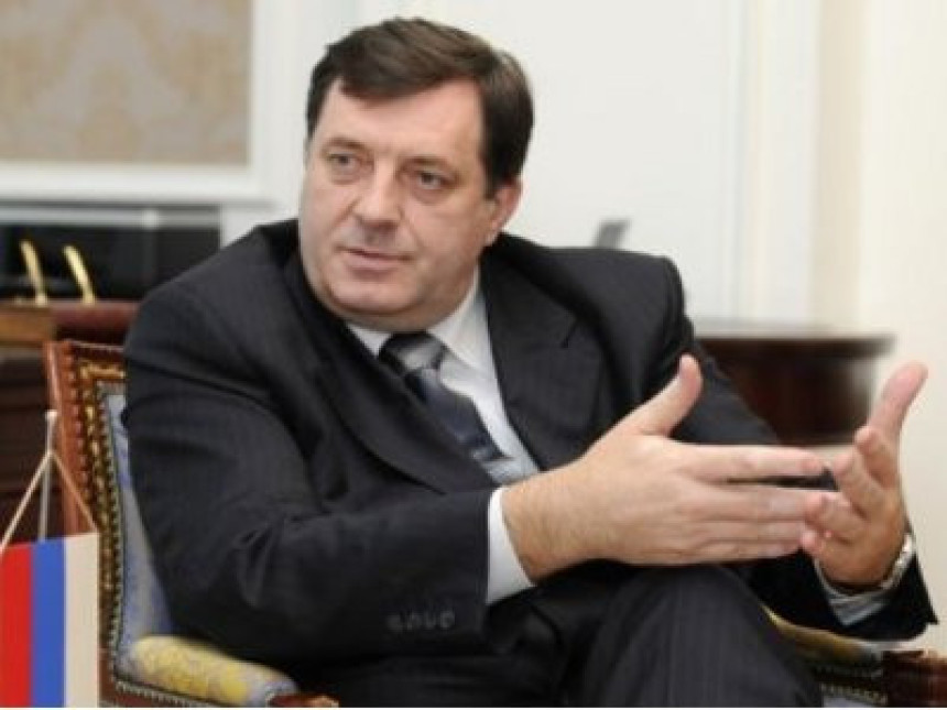 Dodik brani Nikolića: Kriva novinarka
