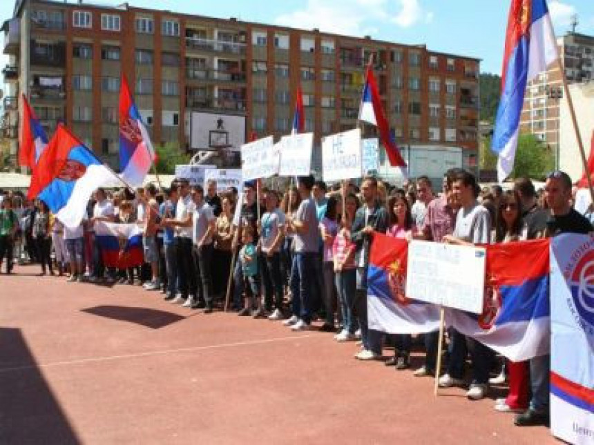 Protest studenata u Kosovskoj Mitrovici zbog briselskog sporazuma